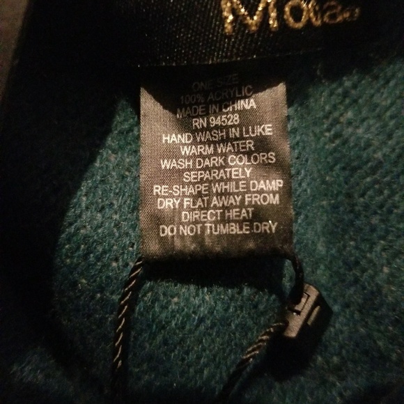 COZY SOFT SHAW / PONCHO Nwt - Picture 2 of 3